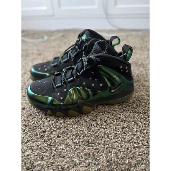Athletic_Shoes
